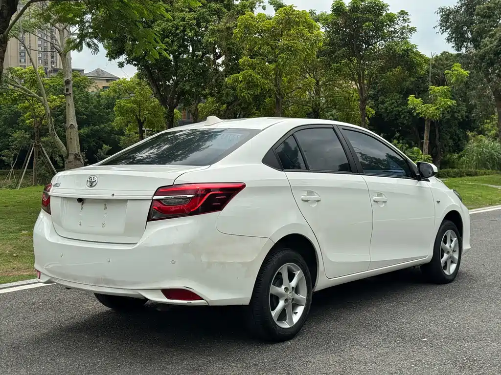 Toyota Vios — фото 7