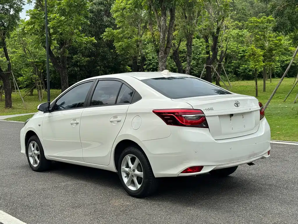 Toyota Vios — фото 9