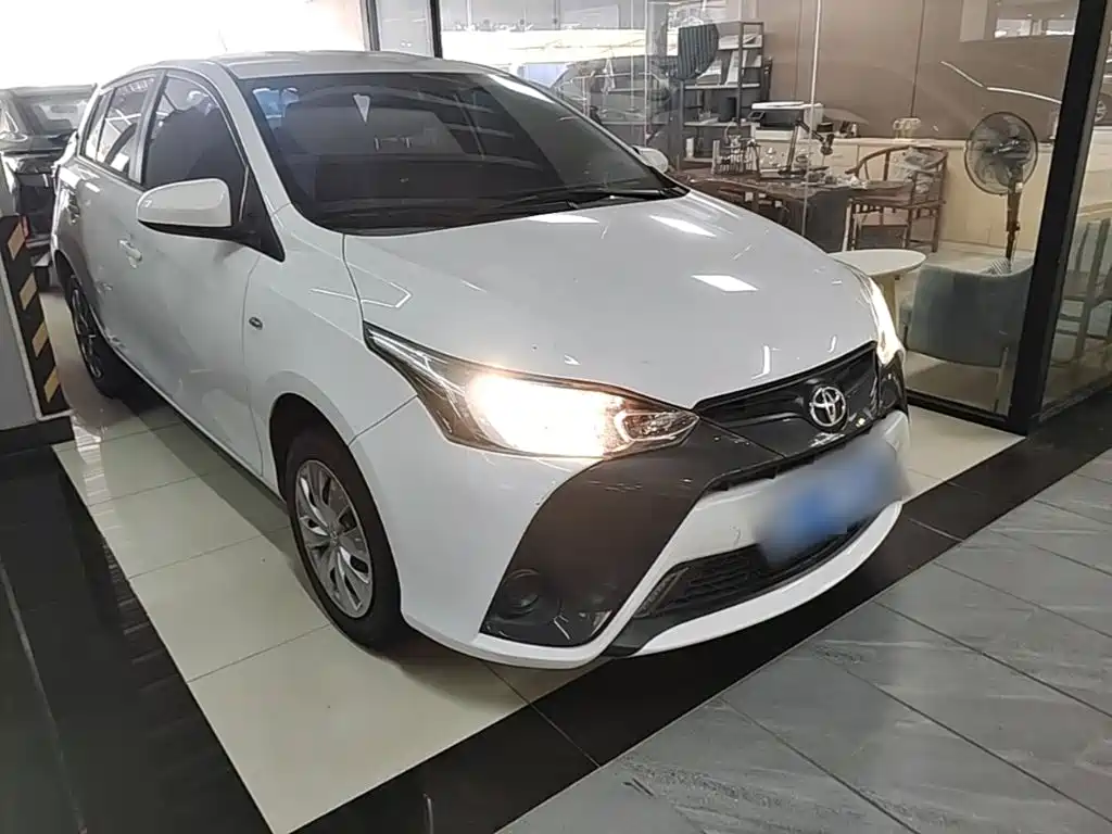 Toyota Yaris L — фото 3