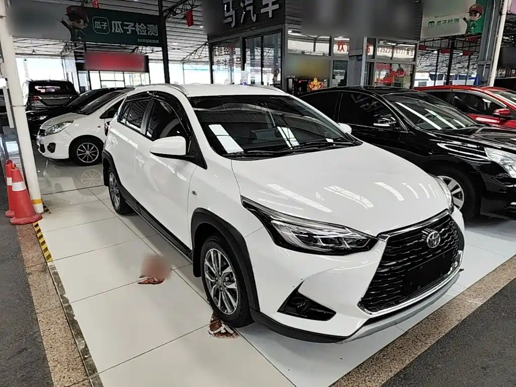 Toyota Yaris L — фото 3