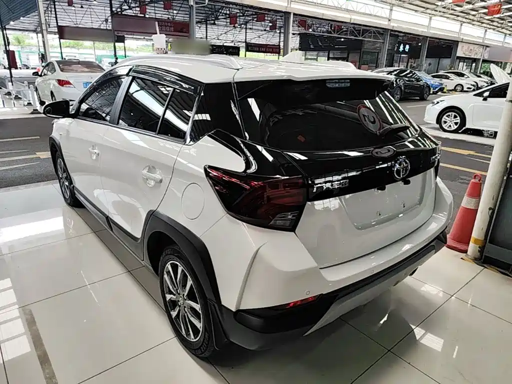 Toyota Yaris L — фото 4