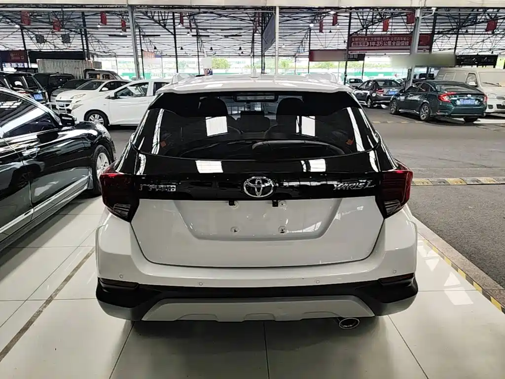 Toyota Yaris L — фото 5
