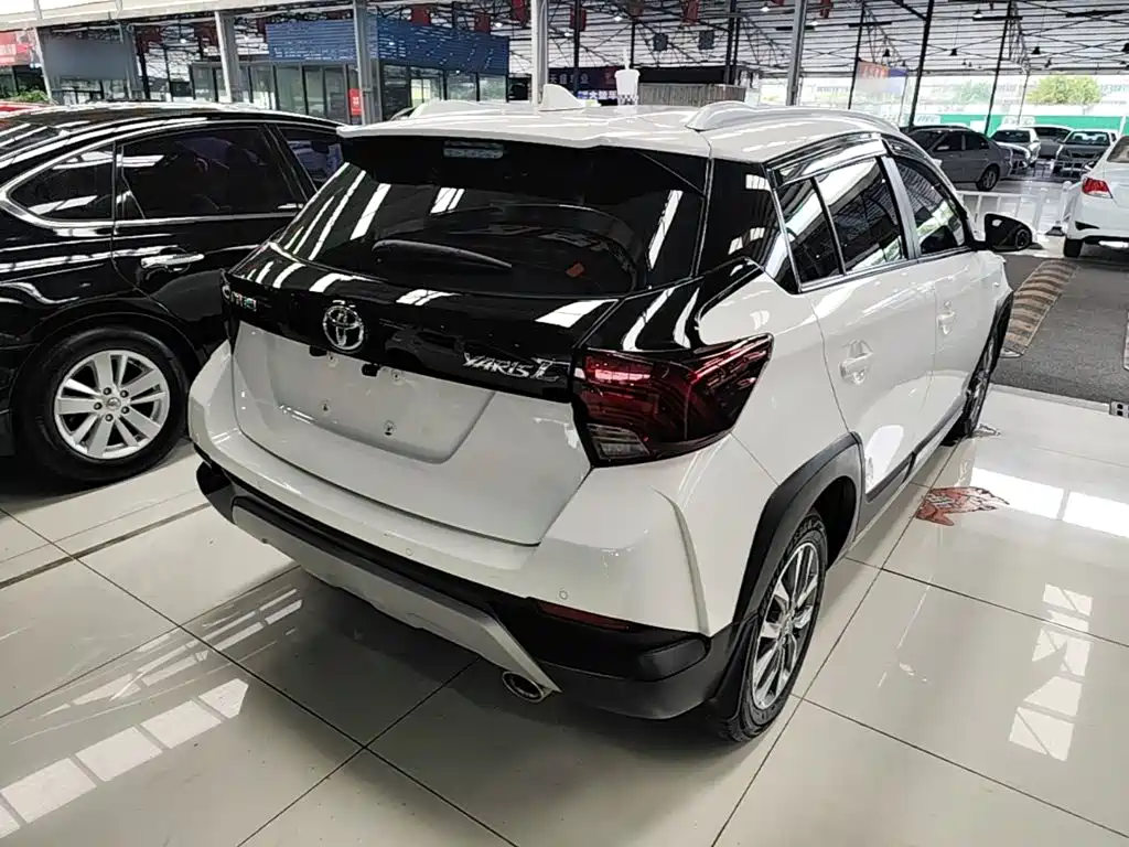 Toyota Yaris L — фото 6