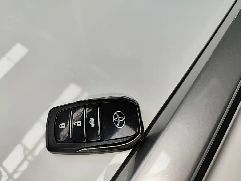 Toyota Yaris L — фото 8