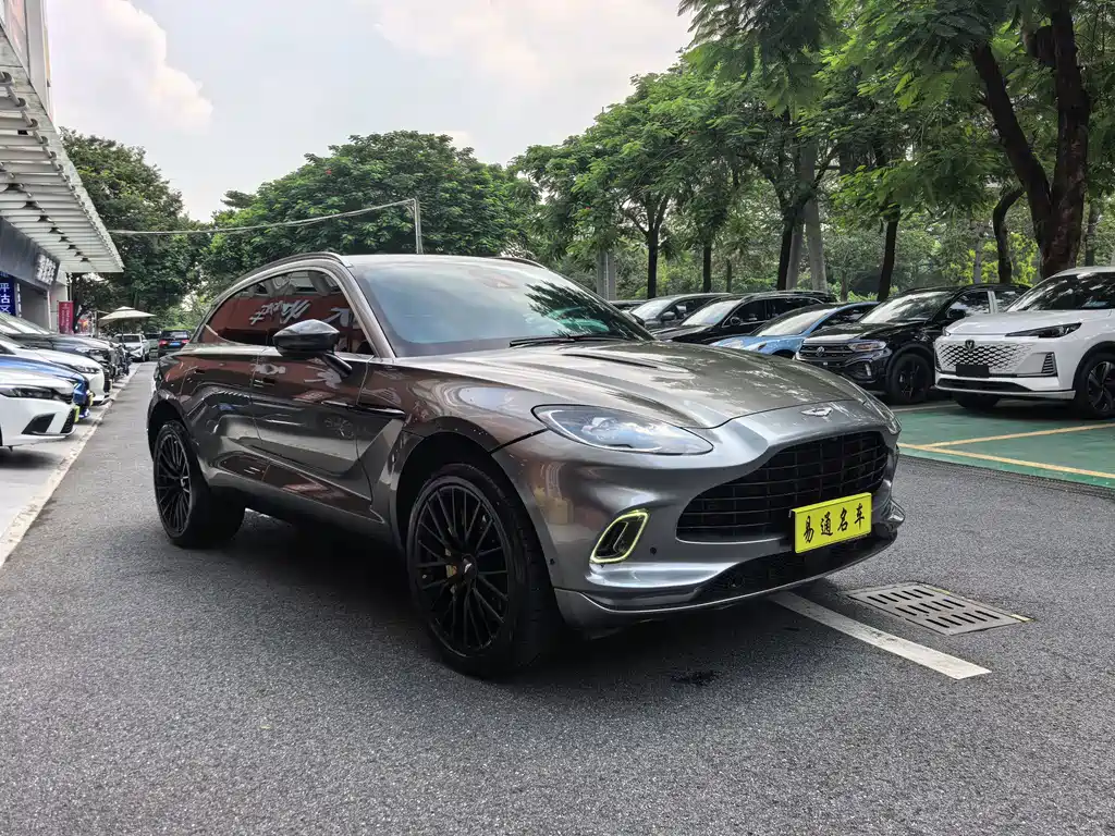 Aston Martin DBX — фото 3