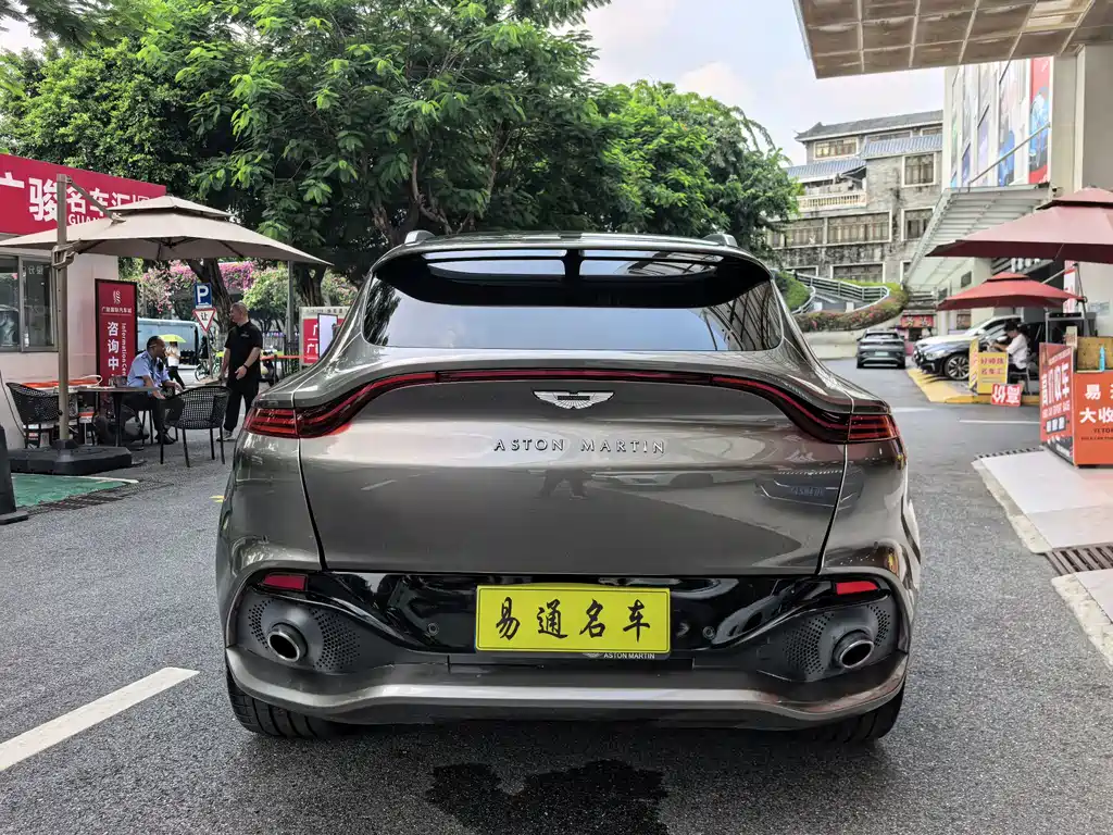 Aston Martin DBX — фото 5