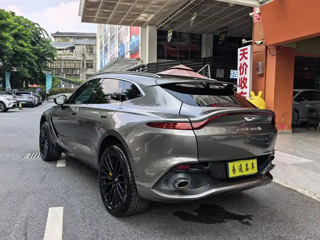 Aston Martin DBX — фото 6