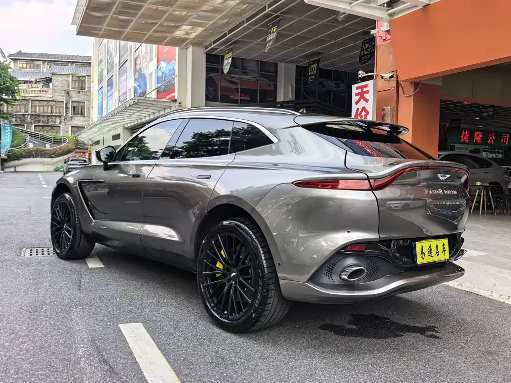 Aston Martin DBX — фото 7