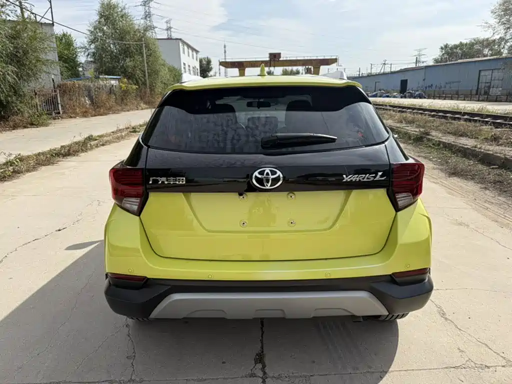Toyota Yaris L — фото 4