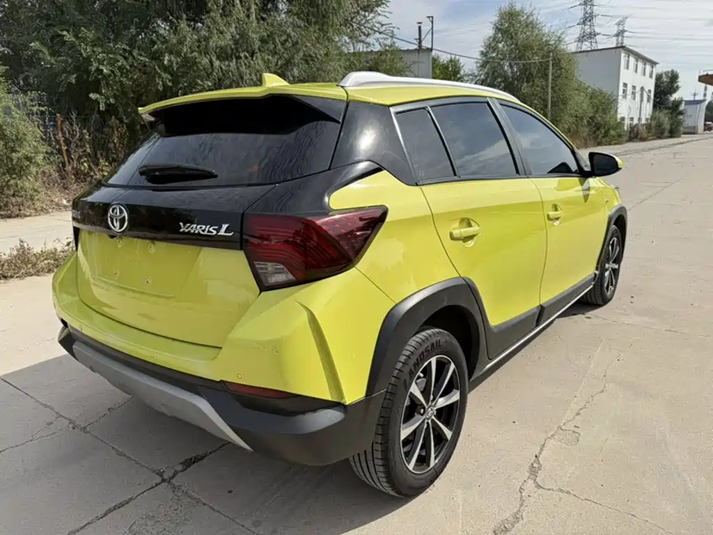 Toyota Yaris L — фото 8