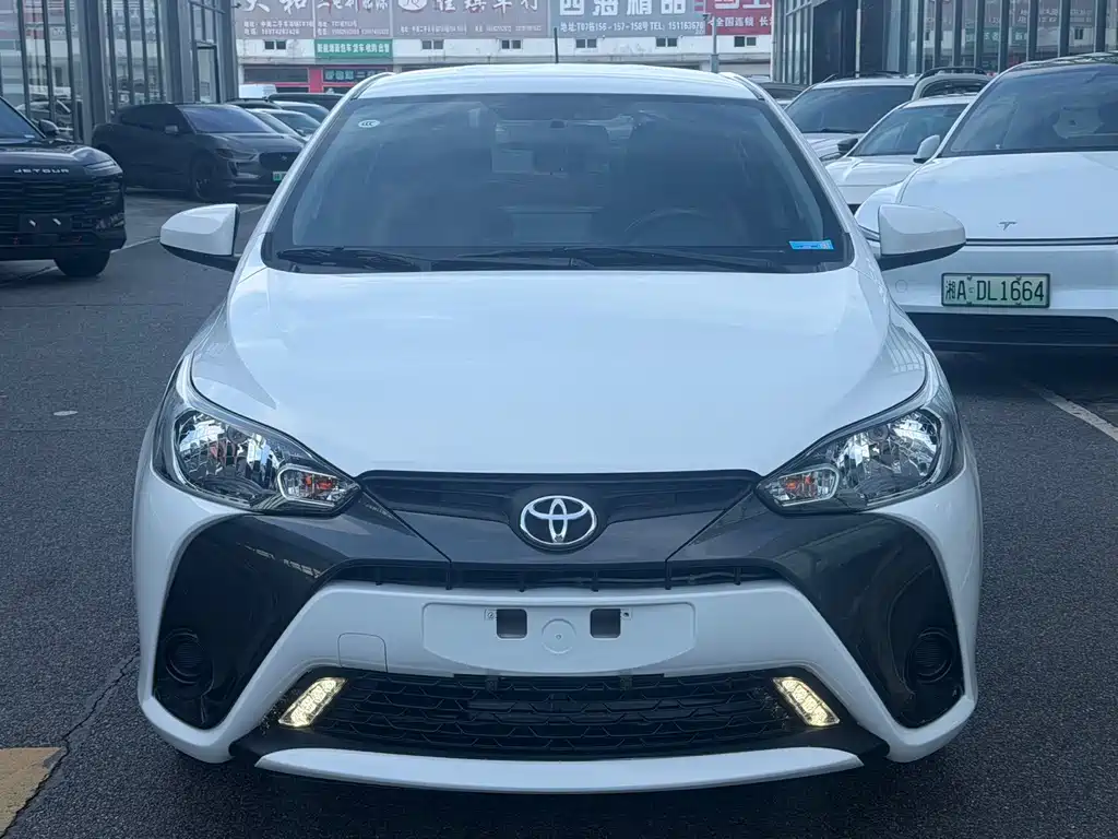 Toyota Yaris L — фото 3