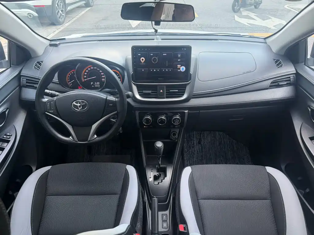 Toyota Yaris L — фото 7