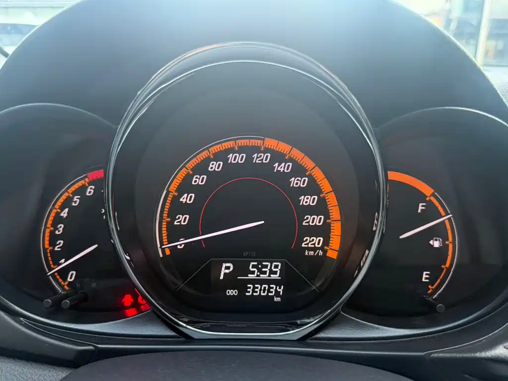 Toyota Yaris L — фото 9