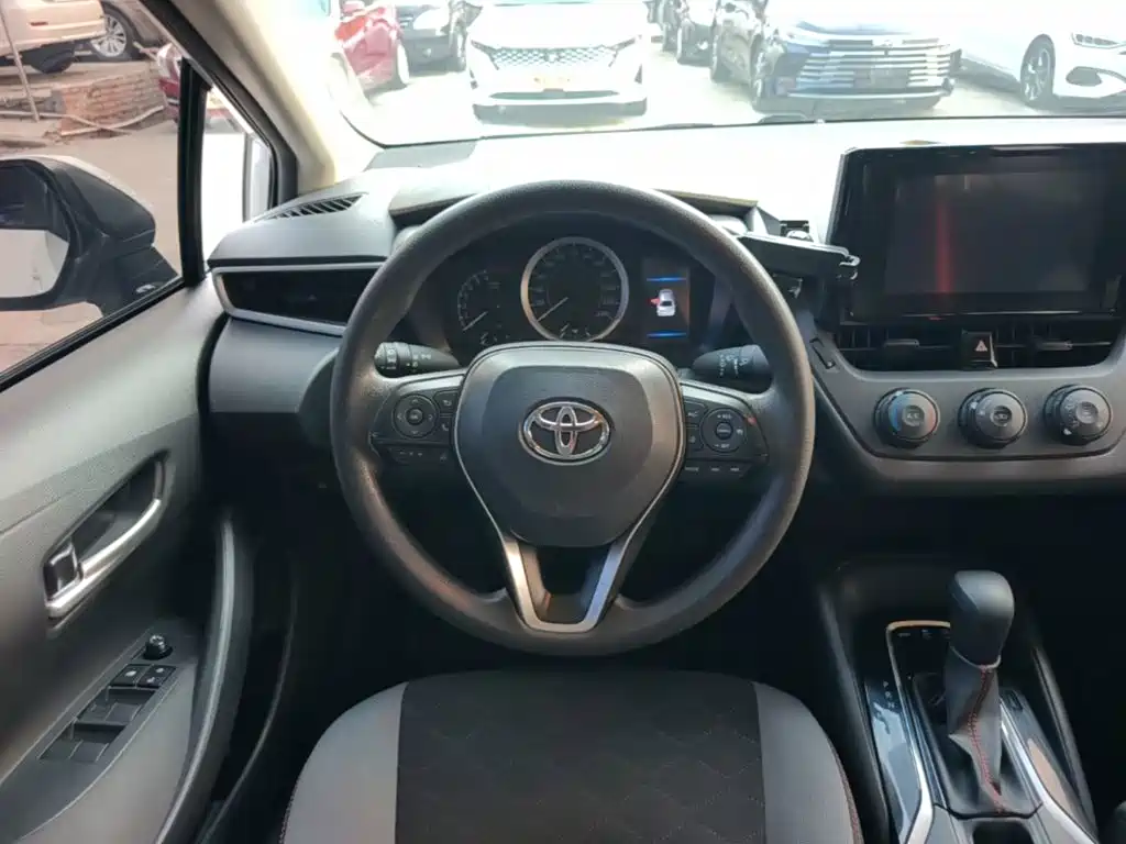 Toyota Corolla — фото 10
