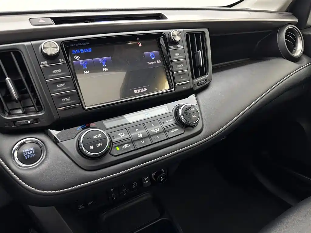 Toyota RAV4 — фото 13