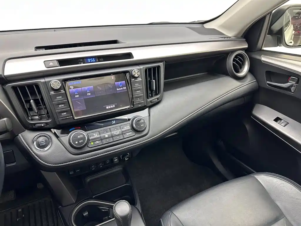 Toyota RAV4 — фото 14