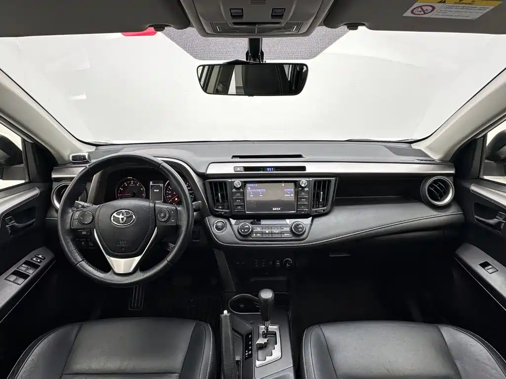 Toyota RAV4 — фото 17