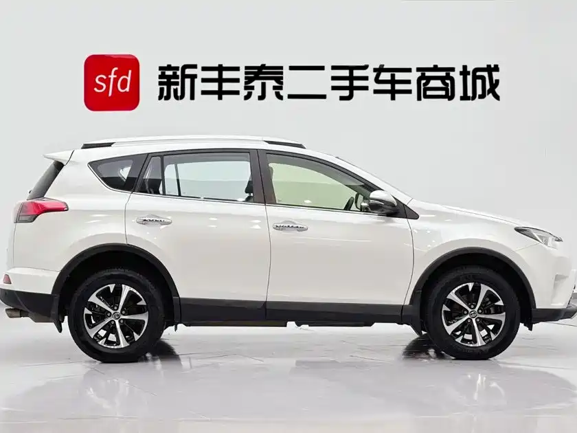 Toyota RAV4 — фото 3