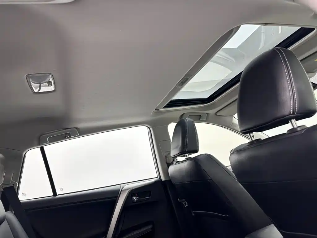 Toyota RAV4 — фото 21
