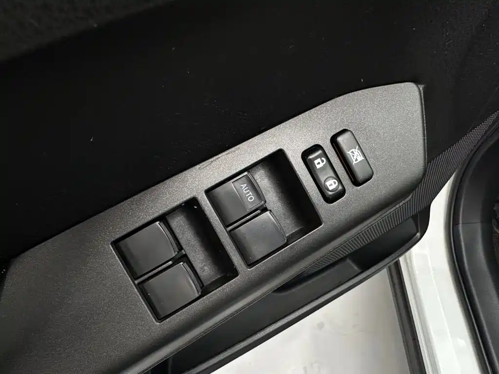 Toyota RAV4 — фото 22