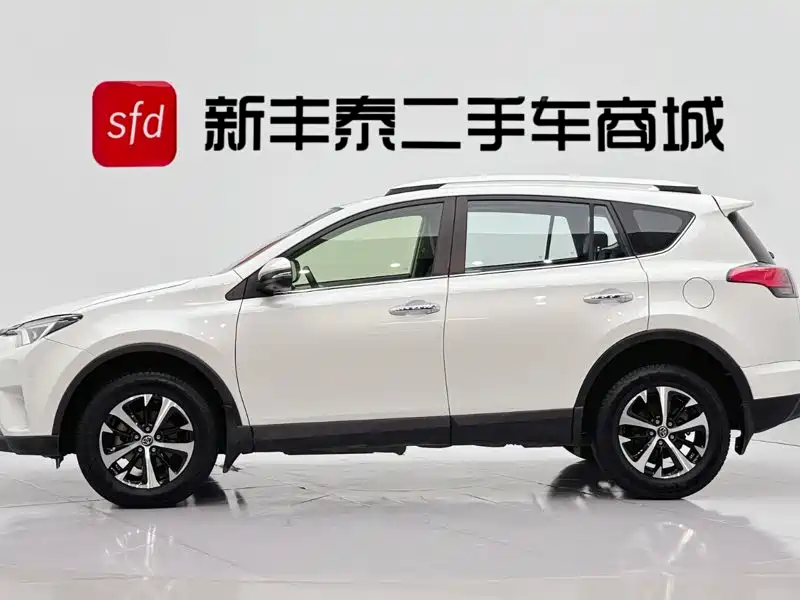 Toyota RAV4 — фото 4