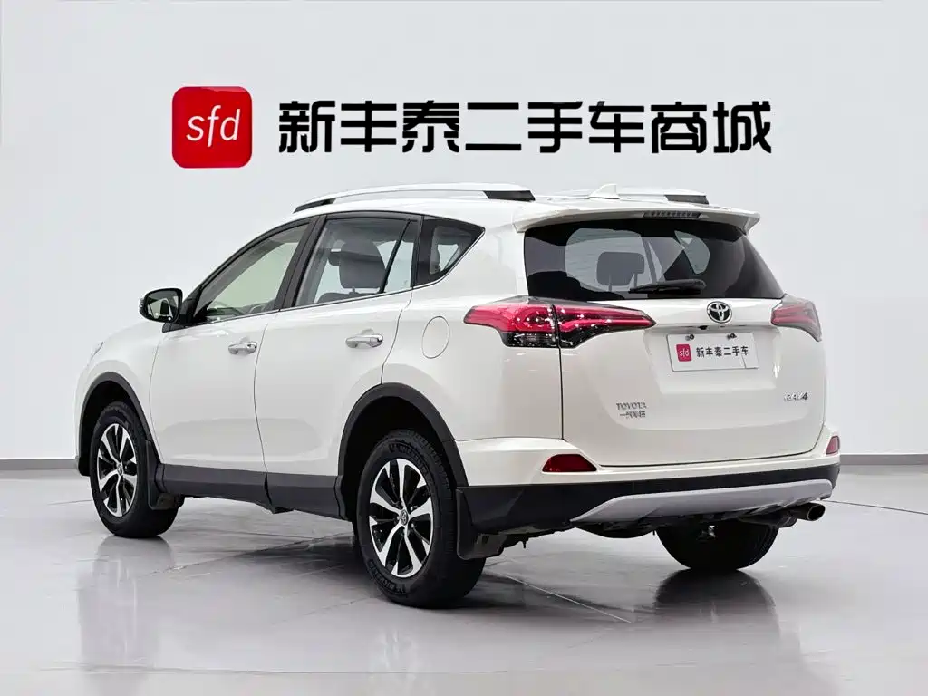Toyota RAV4 — фото 5