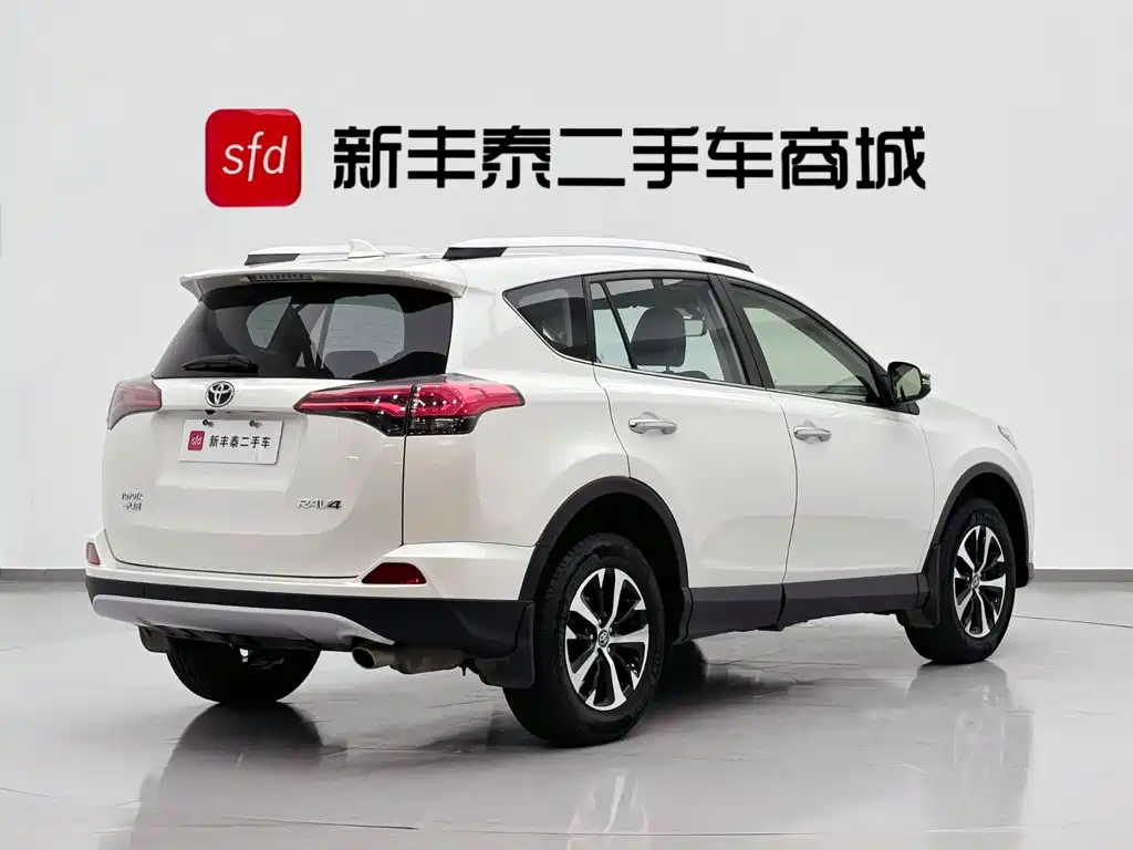 Toyota RAV4 — фото 6