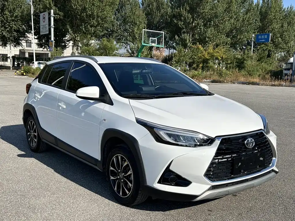 Toyota Yaris L — фото 3