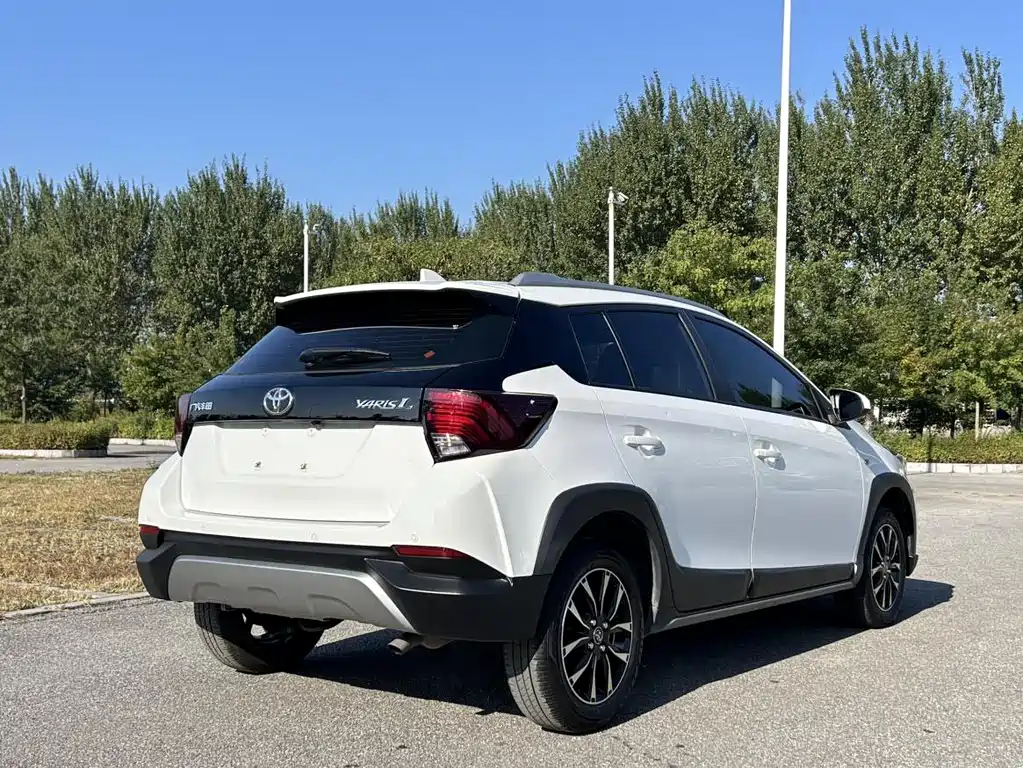 Toyota Yaris L — фото 4