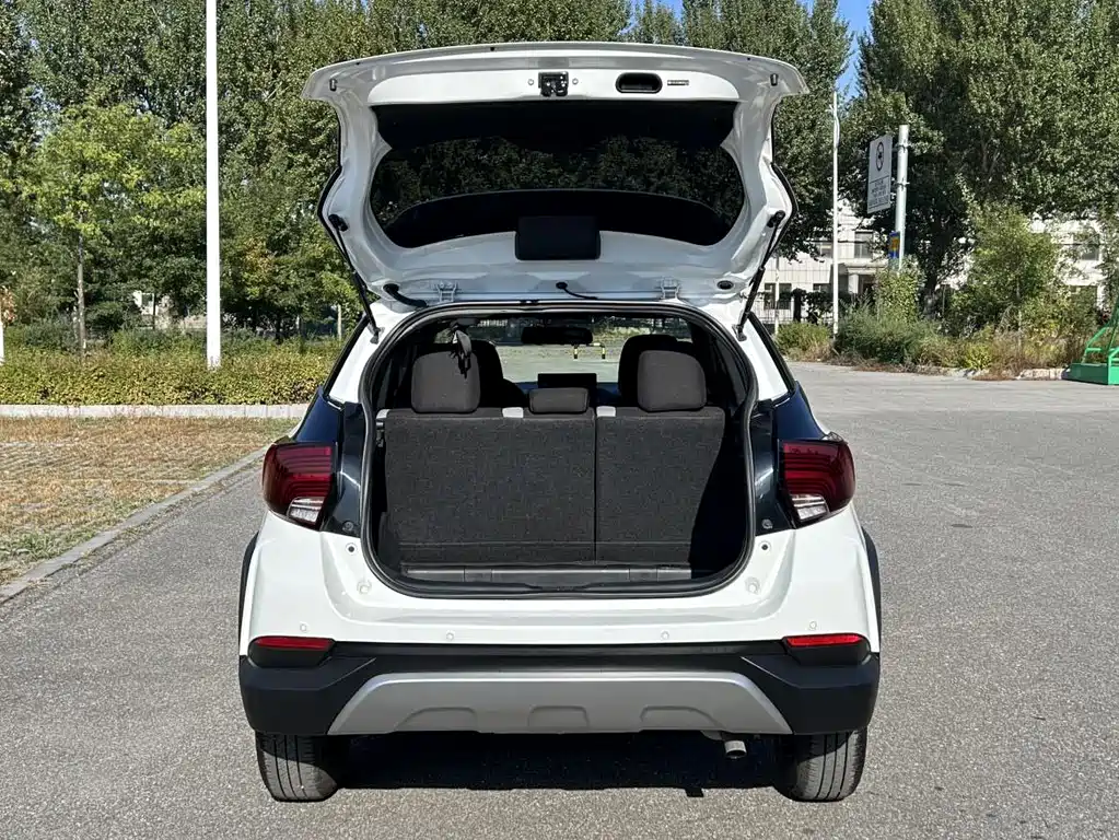 Toyota Yaris L — фото 8