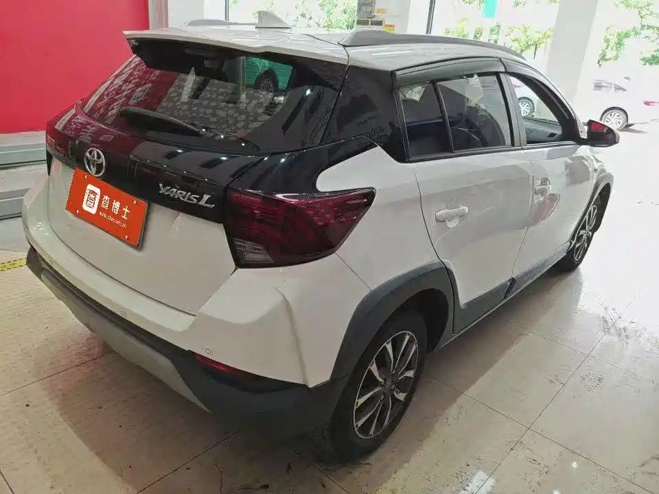 Toyota Yaris L — фото 3
