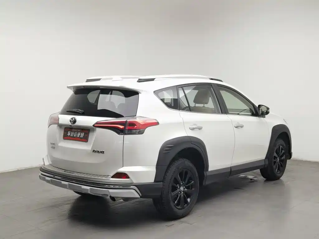 Toyota RAV4 — фото 2
