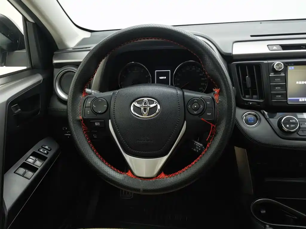 Toyota RAV4 — фото 11
