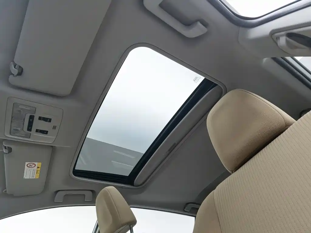 Toyota RAV4 — фото 14