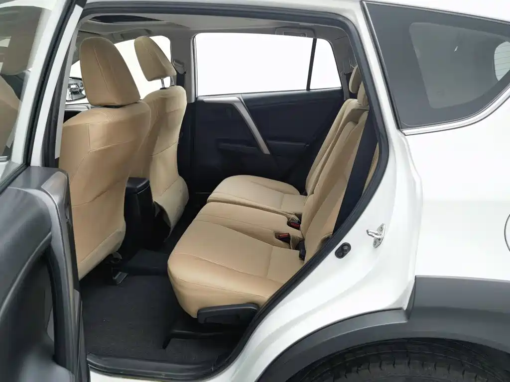 Toyota RAV4 — фото 15