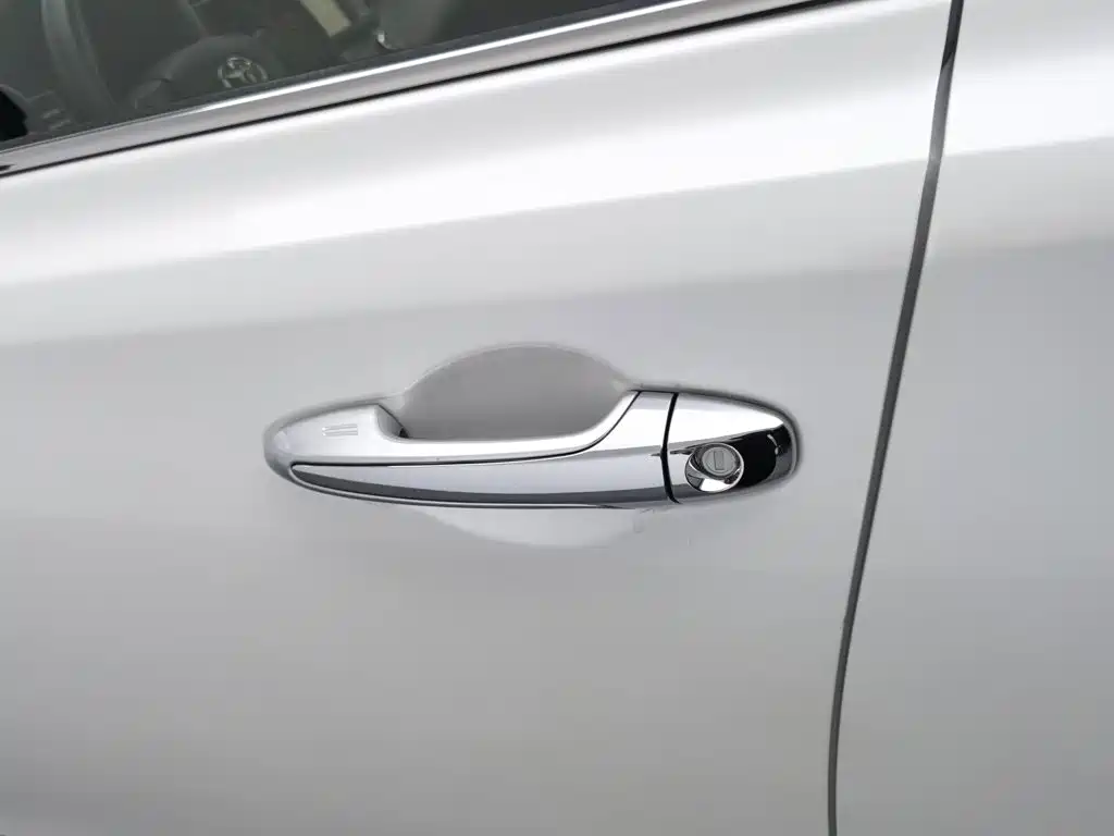 Toyota RAV4 — фото 18