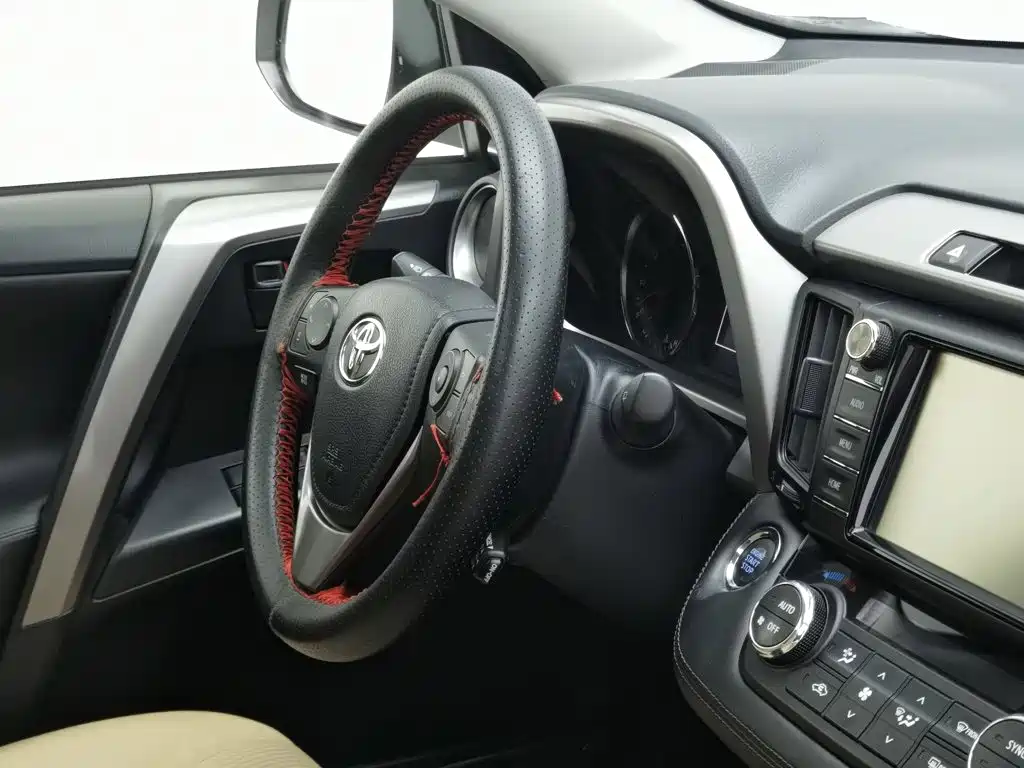 Toyota RAV4 — фото 22