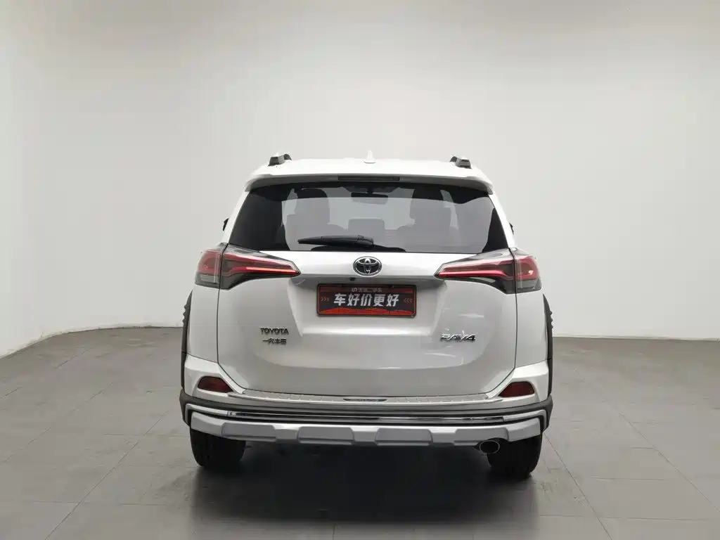 Toyota RAV4 — фото 4