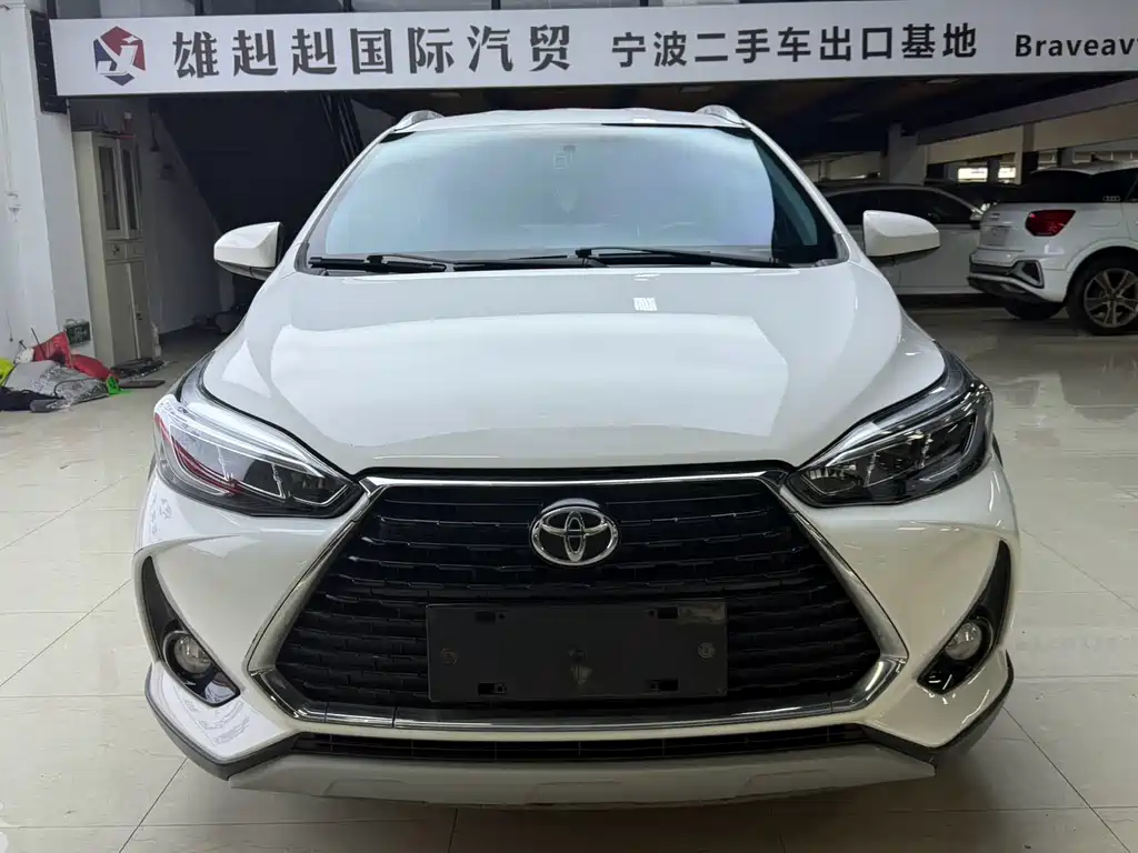 Toyota Yaris L — фото 2