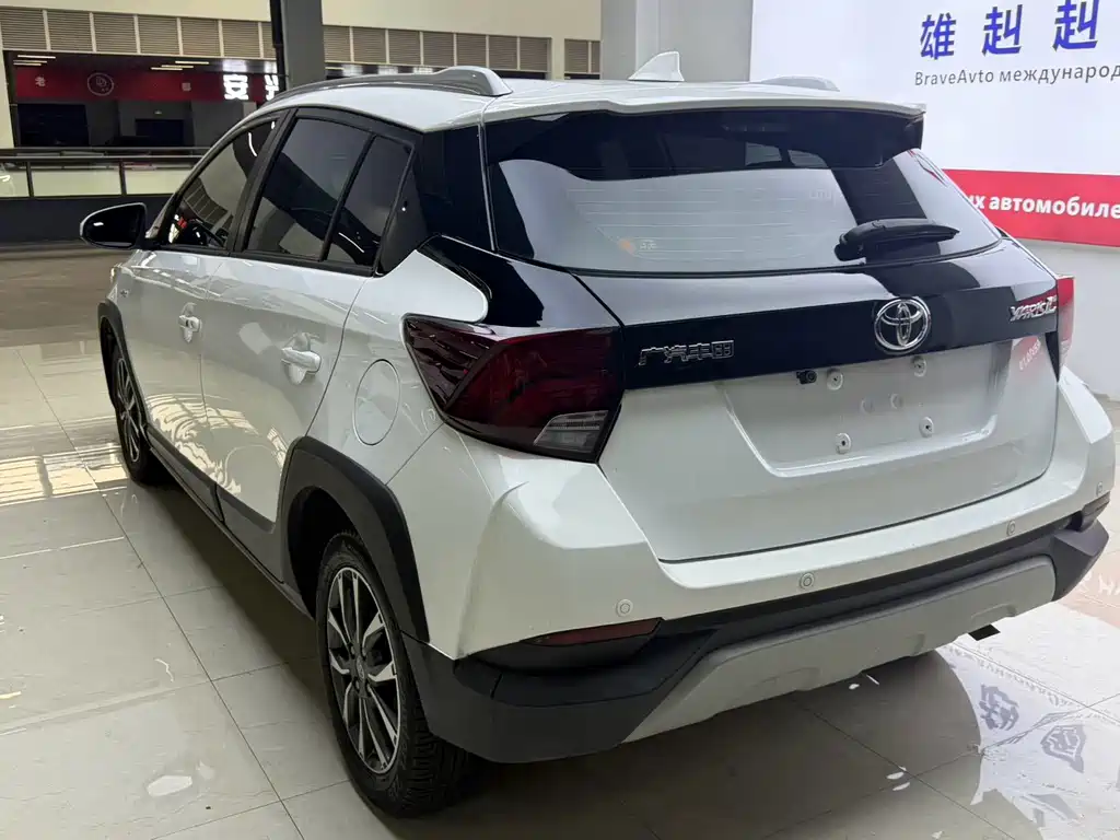 Toyota Yaris L — фото 17