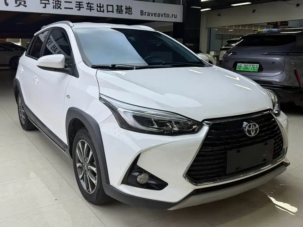 Toyota Yaris L — фото 3