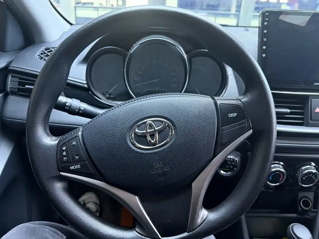 Toyota Yaris L — фото 6