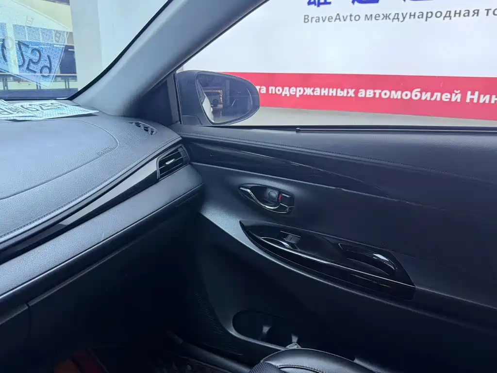 Toyota Yaris L — фото 8