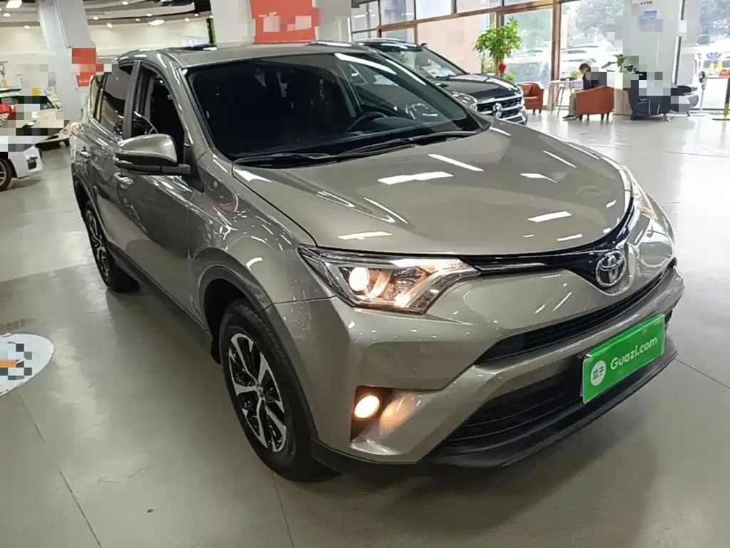 Toyota RAV4 — фото 3