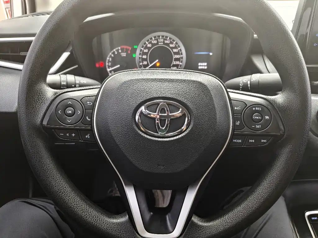 Toyota Corolla — фото 9