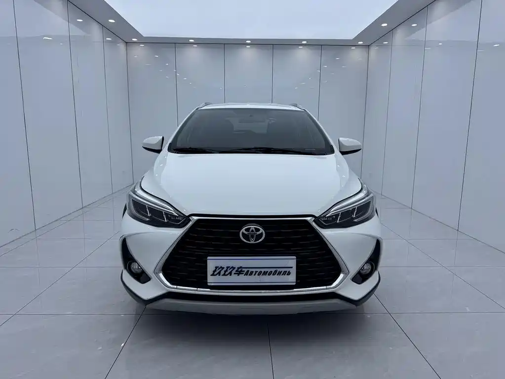 Toyota Yaris L — фото 2