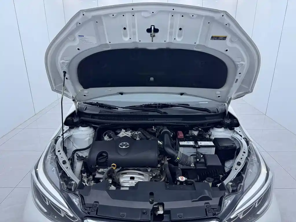 Toyota Yaris L — фото 15