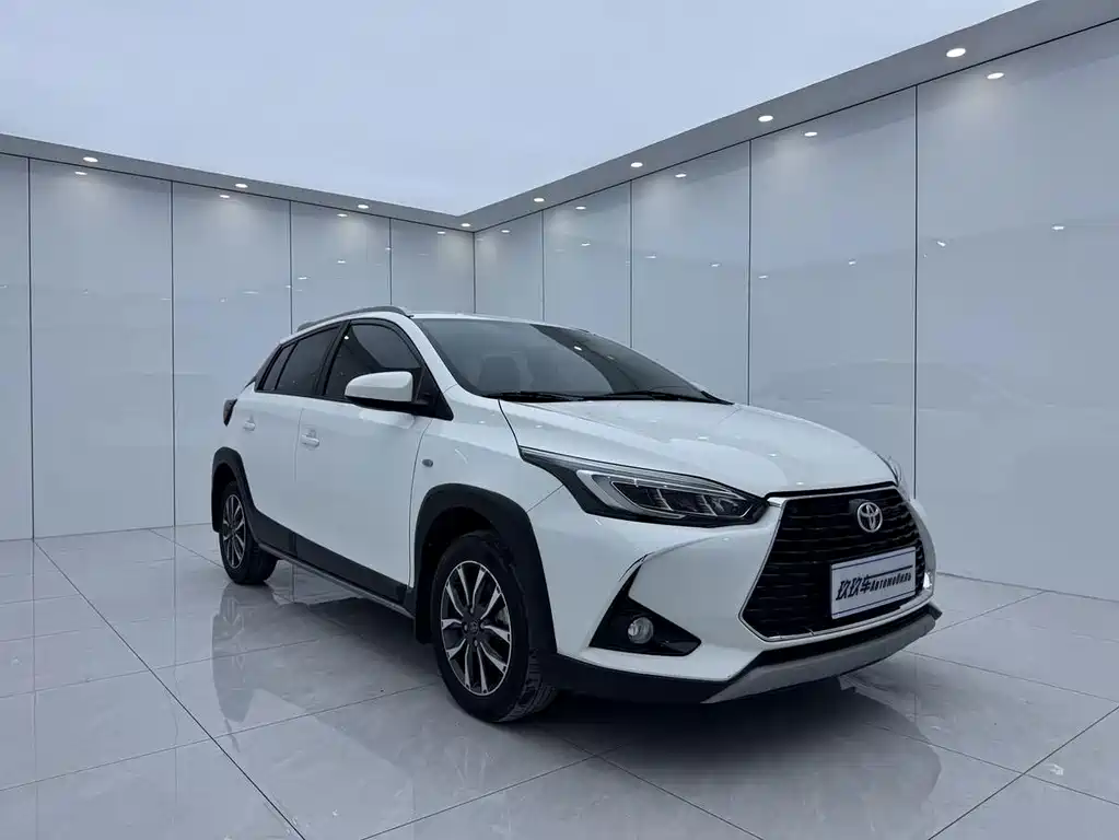 Toyota Yaris L — фото 3