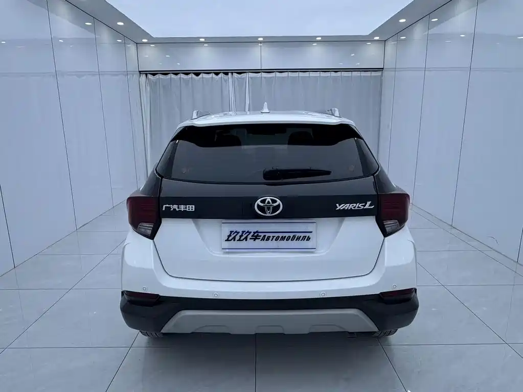 Toyota Yaris L — фото 5