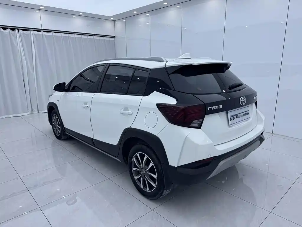 Toyota Yaris L — фото 6